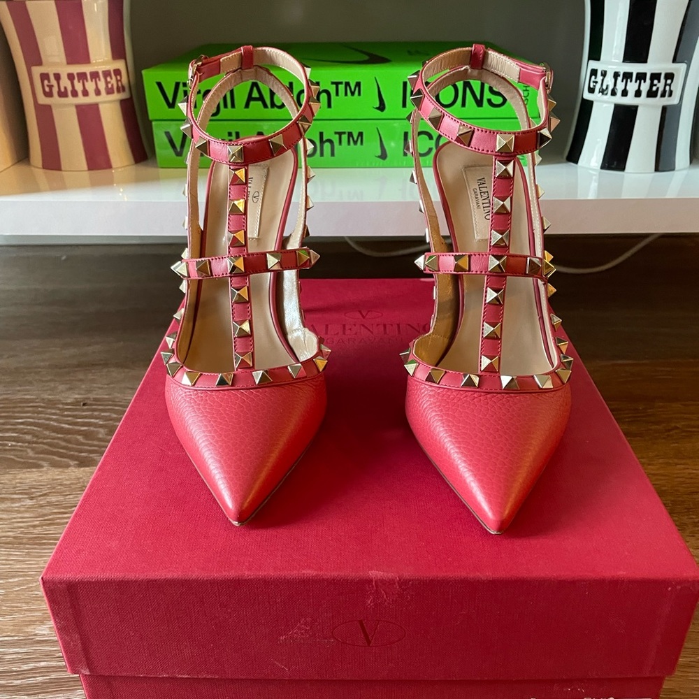 ❌SOLD❌ Valentino Garavni Rockstud T-strap